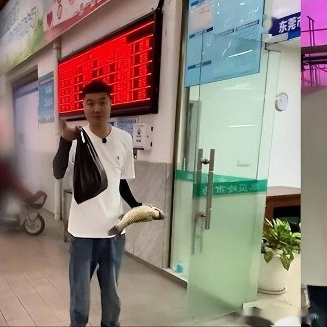 公愤 商户挂黄牌停业暴露监管漏洞瓦力游戏试玩东莞市场鬼秤事件引(图1)