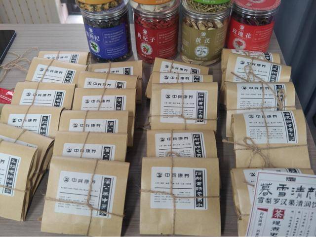 阳一社区有了“健康小屋”瓦力娱乐棋牌正式启用！富(图4)